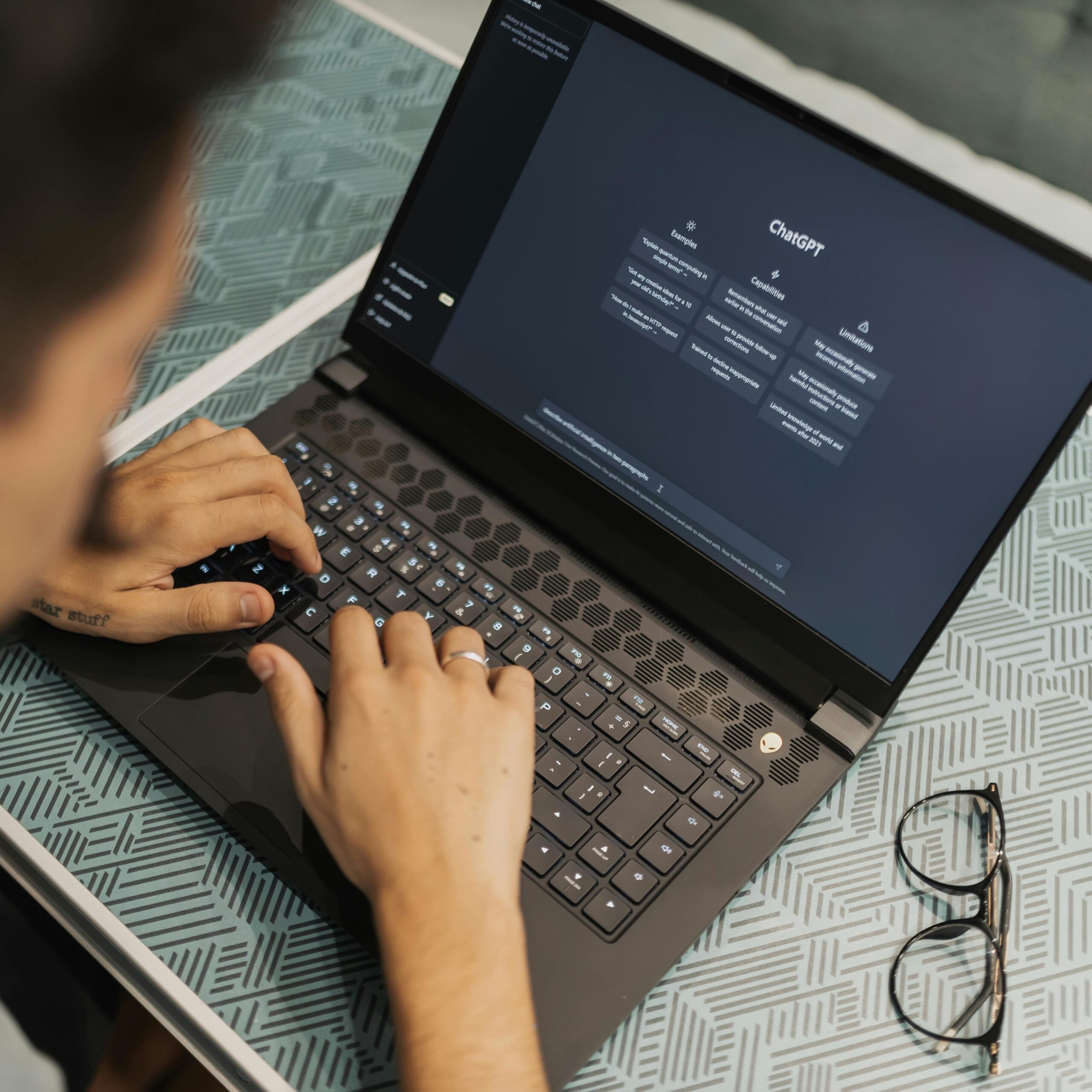 Laptop-ChatGPT-istock